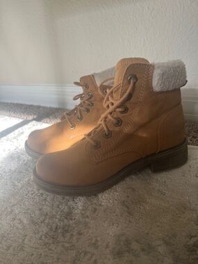 American Eagle Light Brown/Tan Ankle Boots